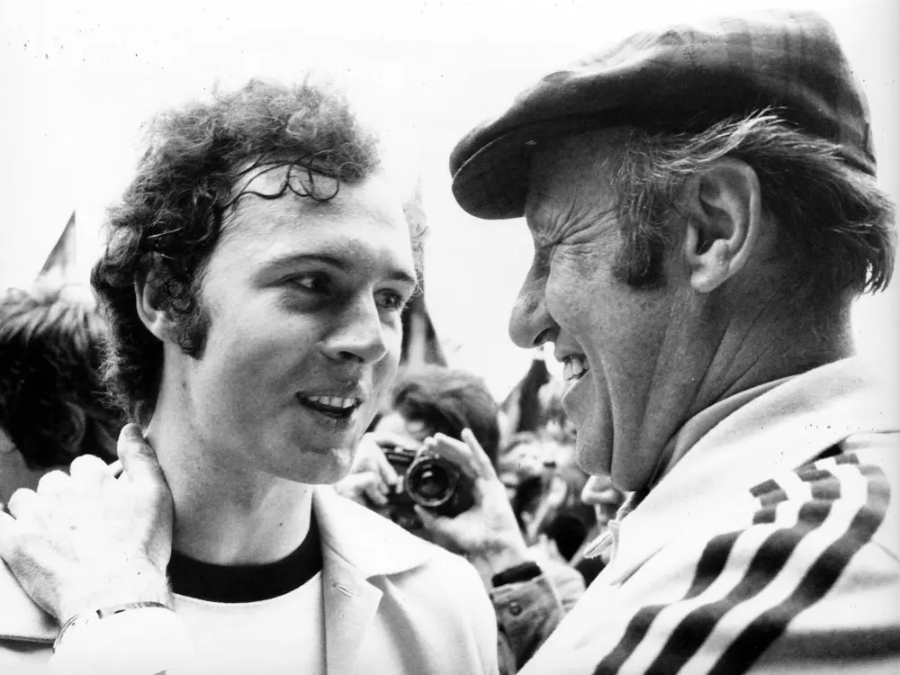 bananenflanke Beckenbauer en Schon - Imago Images