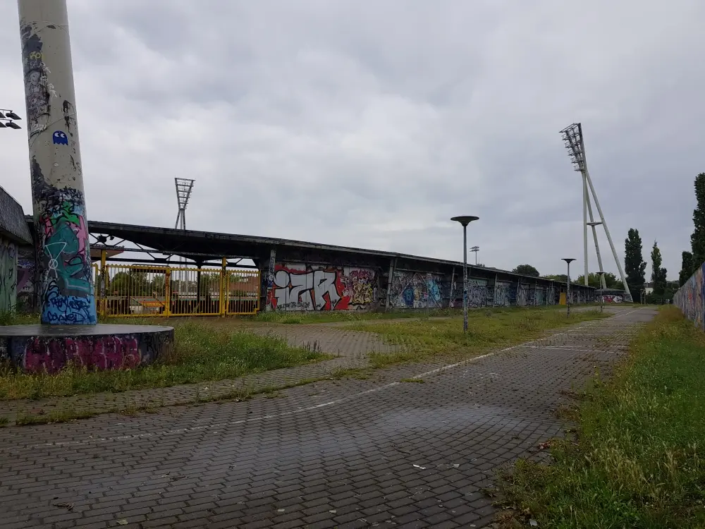 bananenflanke Jahn stadion 2