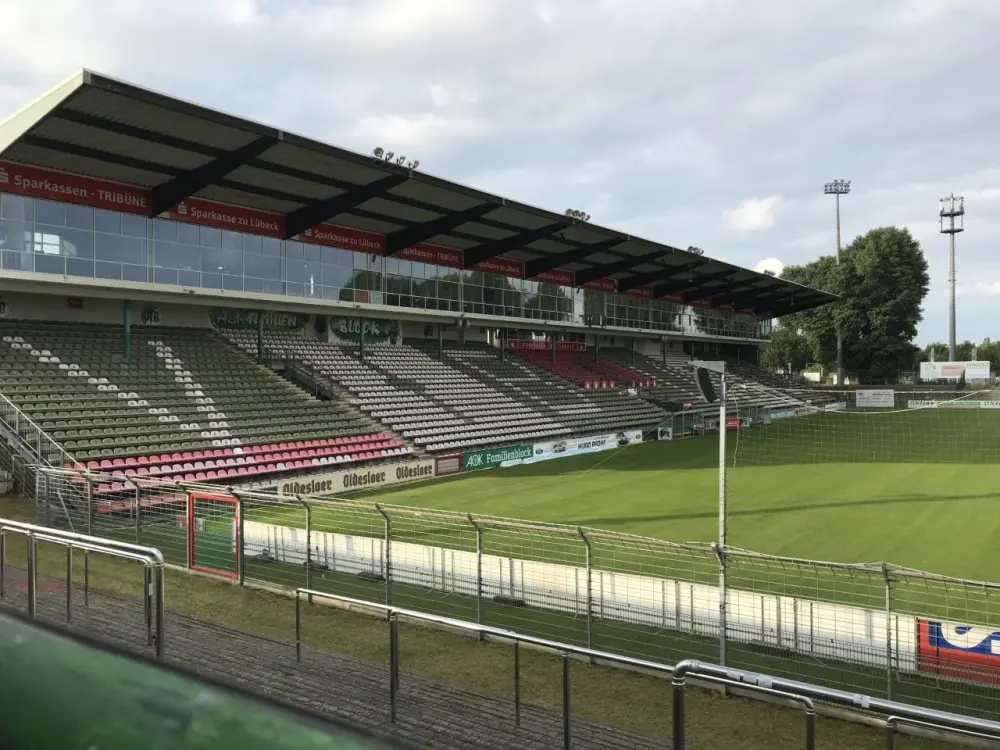bananenflanke Lubeck tribune
