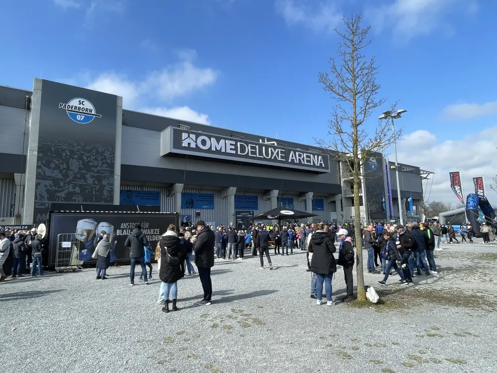 bananenflanke SC-Paderborn-stadion
